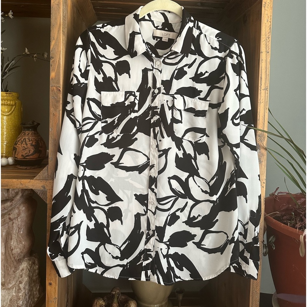 LOFT Button-Down Utility Blouse in Black and White Botanical Print SZ S